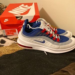 Mens white Nike air max axis size 9